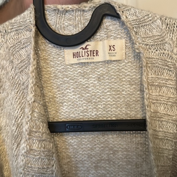 Beautiful hollister cardigan: size:XS - Picture 3 of 3